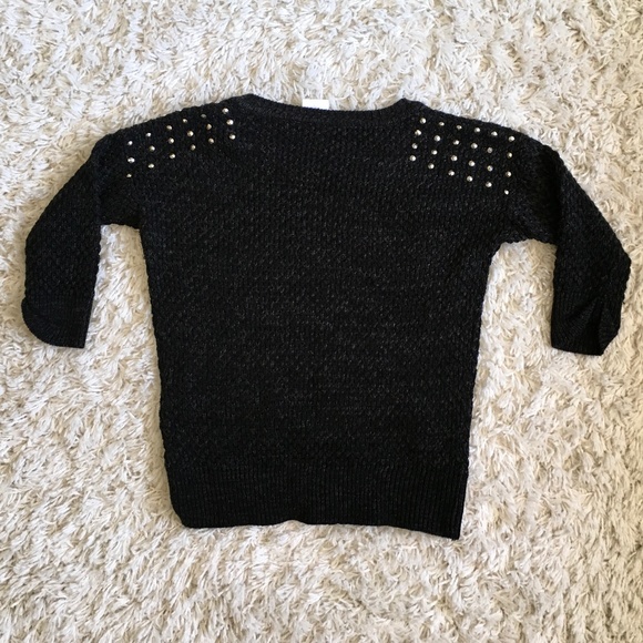 ✨WOMENS SWEATER WITH STUDDED SHOULDER DETAIL - Picture 2 of 3